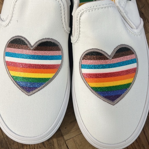 š VANS Asher Slip-on Shoes Rainbow Heart Womenās NWT - Picture 6 of 7